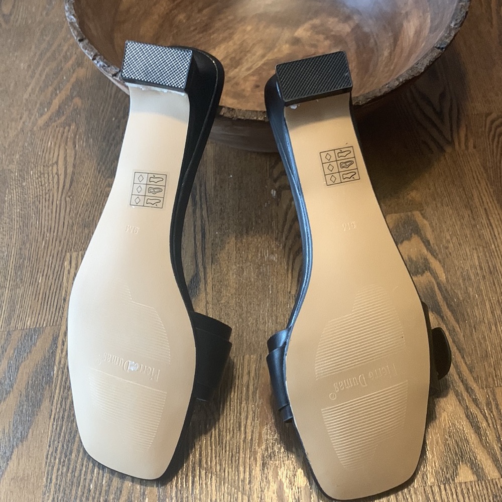 Sandals - Picture 2 of 4
